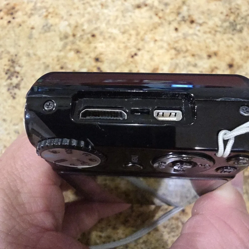 Samsung TL210 12.2 MP DualView Digital Camera w/‎ Battery - FOR PARTS